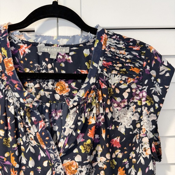 Women's Work Blouse Sleeveless V Neck Lightweight Office Top Daniel Rainn M - Picture 2 of 12